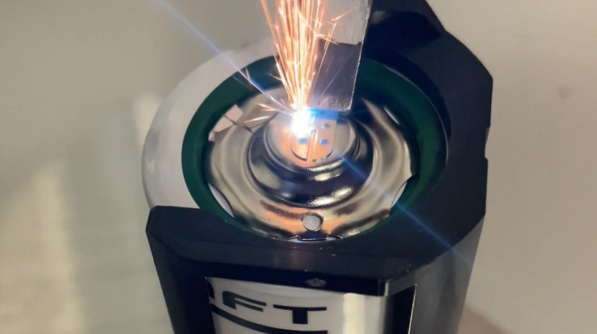 Laserové svařování kovů Svařování bateriových kontaktů